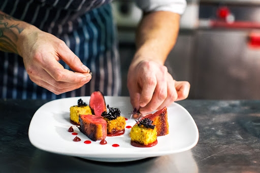 trang trí món ăn chuẩn đầu bếp