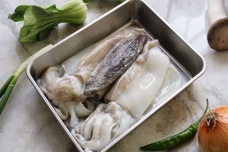 Cách sơ chế mực không bị tanh, sạch sẽ và các nguyên liệu khử mùi tanh của mực hiệu quả - Hình 1