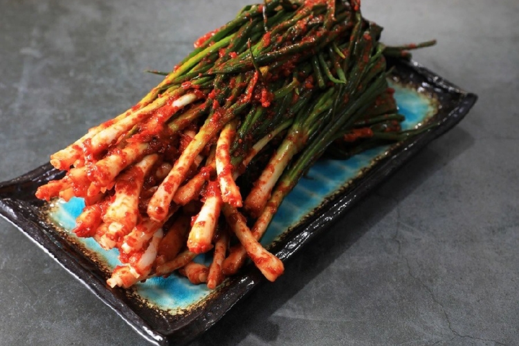 cách làm kim chi hành lá (hình 5)