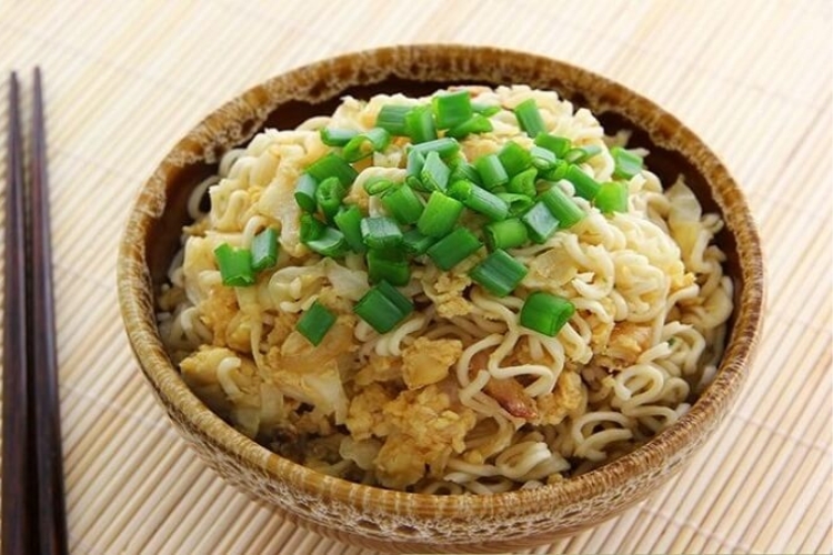Cách làm mì xào trứng bắp cải