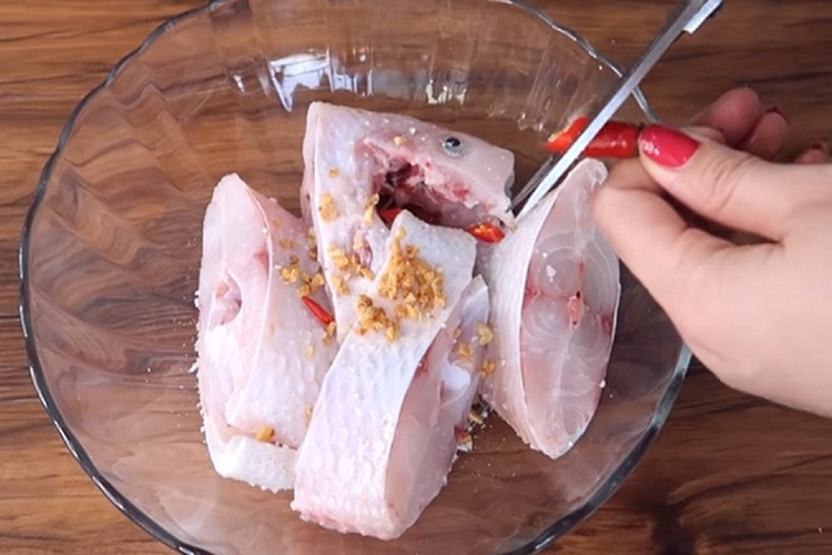 Mách bạn 2 cách nấu lẩu cá diêu hồng siêu đơn giản, ngon ngất ngây ngay tại nhà - Hình 3