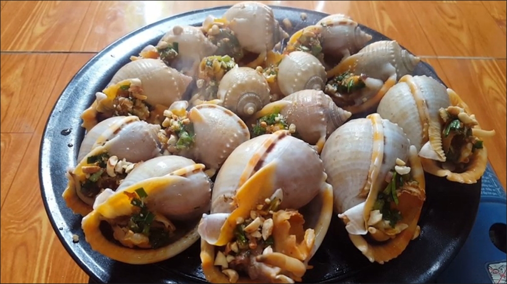 Thành phẩm ốc tỏi nướng mỡ hành