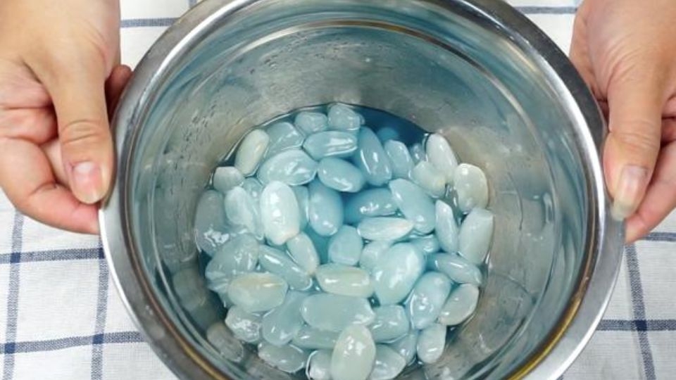 Bước 2: Luộc hạt đác
