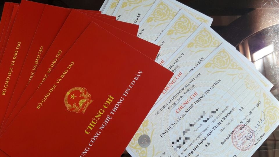 Cung cấp chứng chỉ tham gia các khóa đào tạo hay giải thưởng để chứng minh năng lực