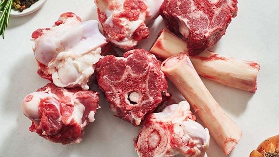 Chuẩn bị xương bò tươi