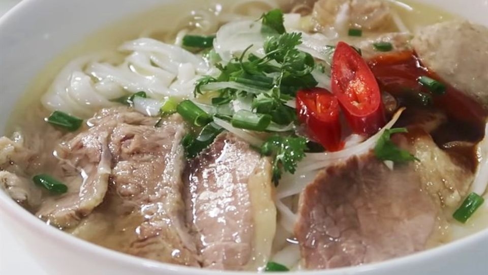 Thường thức tô phở bò thơm ngon