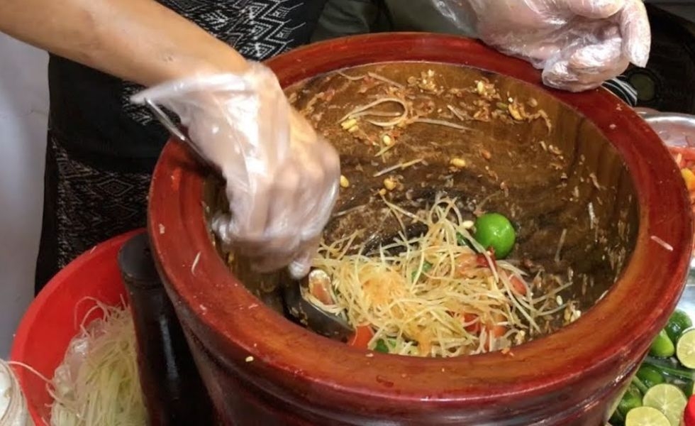 Trộn gỏi đu đủ Thái