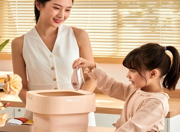 Máy giặt mini gấp gọn phù hợp với sinh viên, người đi ở trọ