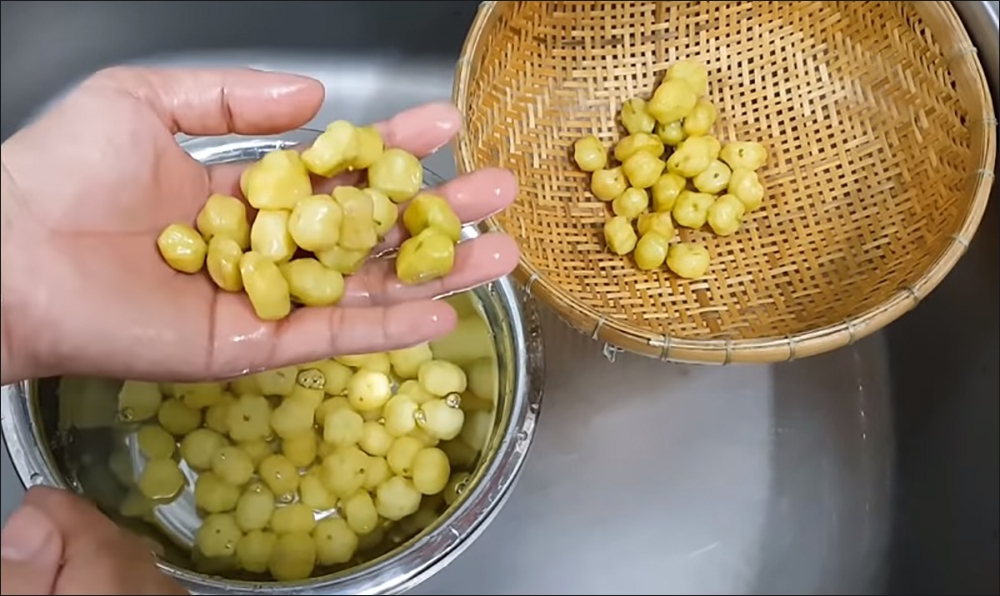 Sơ chế chùm ruột