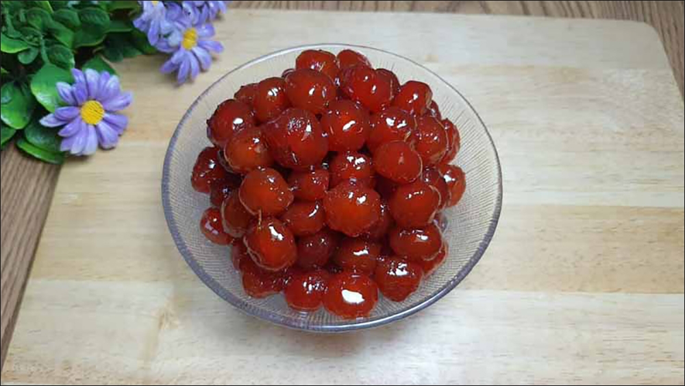 thành phẩm chùm ruột ngào đường với sting đỏ