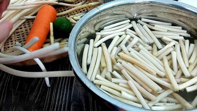 cách sơ chế ngó sen 2
