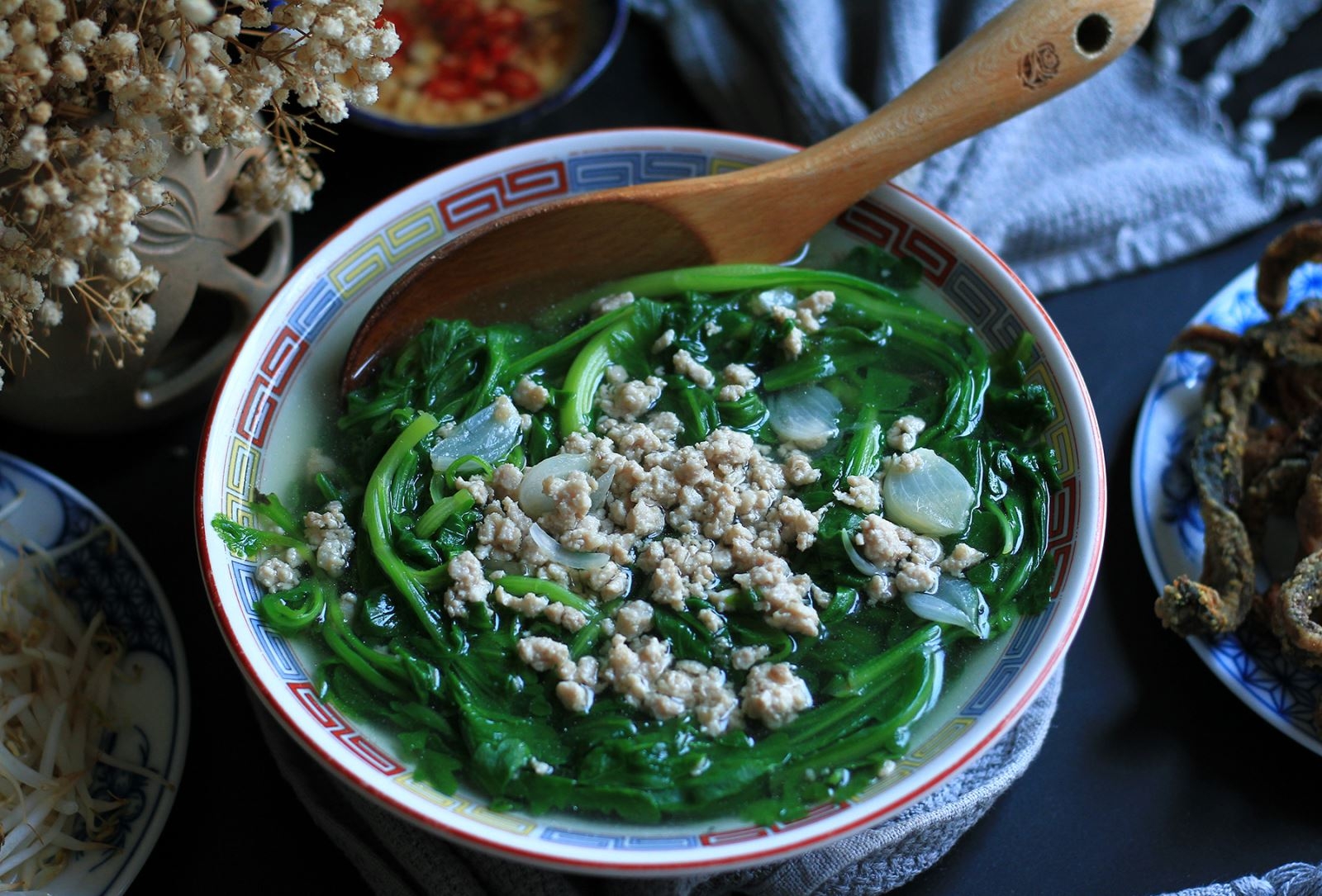 Canh cải cúc thịt xay