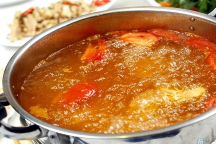 Nấu nước lẩu Thái hải sản
