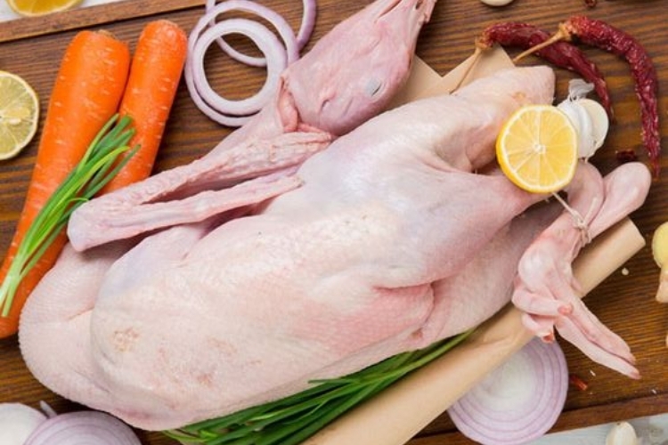 Chuẩn bị nguyên liệu ướp vịt quay