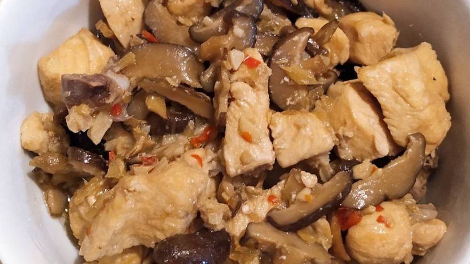 Xào thịt gà và nấm