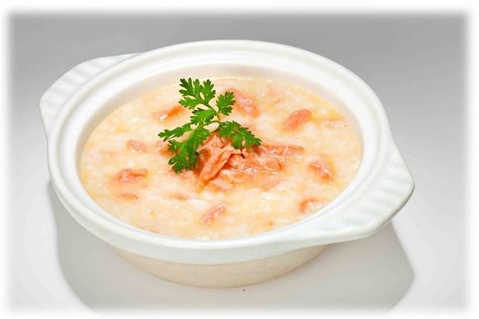 Cháo cà rốt cá hồi.