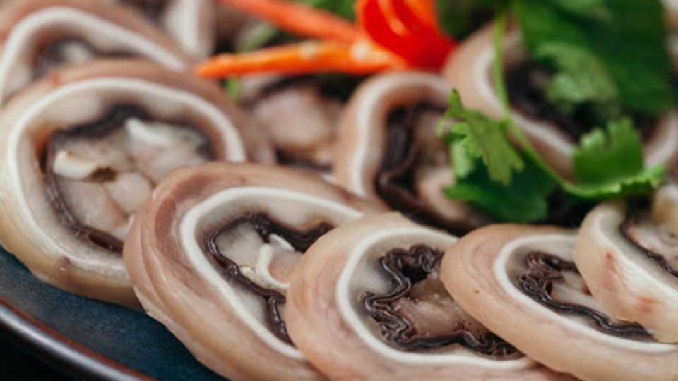 Tai heo cuộn mộc nhĩ