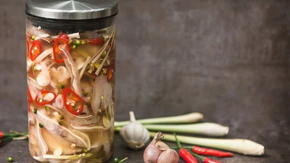 Tai heo ngâm nước mắm