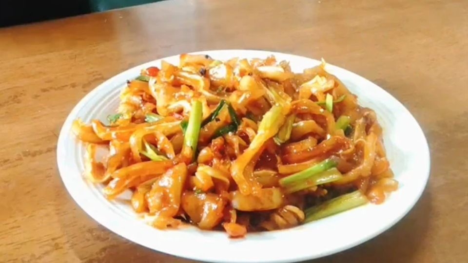 Tai heo xào chua ngọt