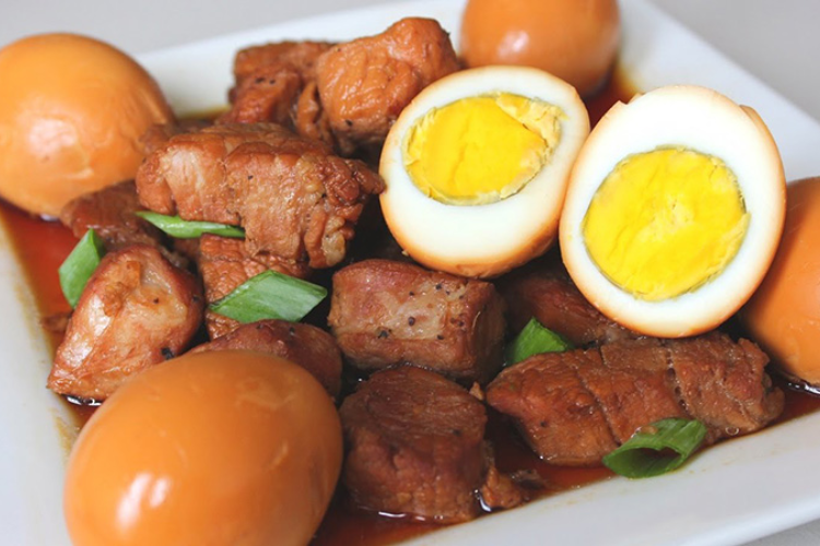 Cách nấu thịt kho trứng chuẩn vị, thơm ngon, đậm đà, giúp mâm cơm Việt thêm phần hấp dẫn hình 6
