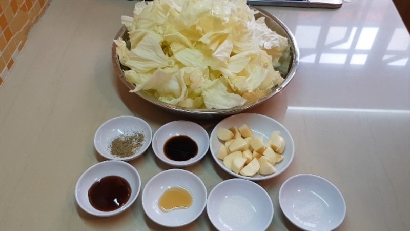 bắp cải xào tỏi - Ảnh 1