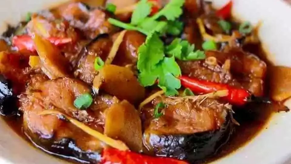 Cá cam kho gừng