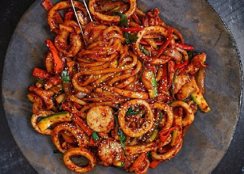 Mì udon xào hải sản thơm phức, siêu ngon