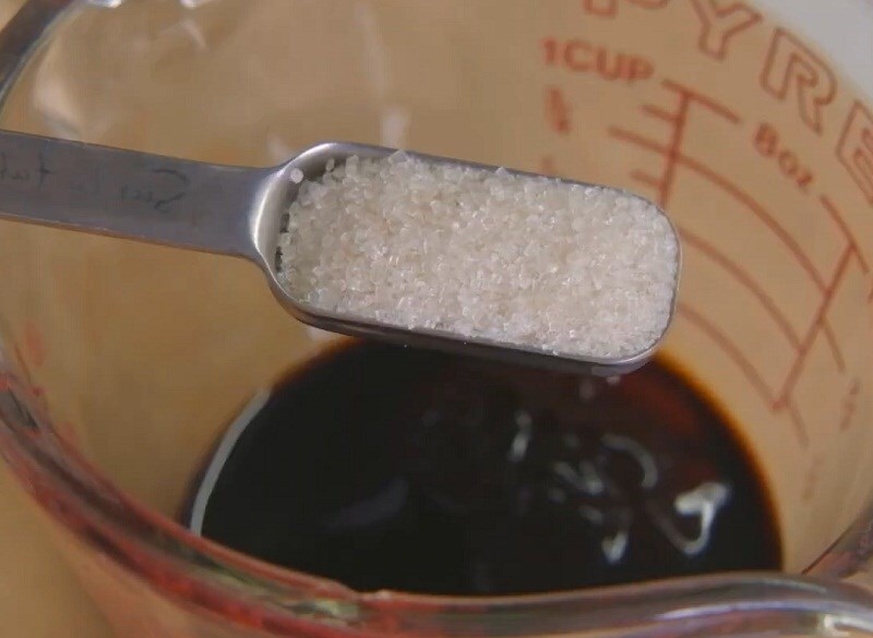 Hoàn thành nước sốt xào mì