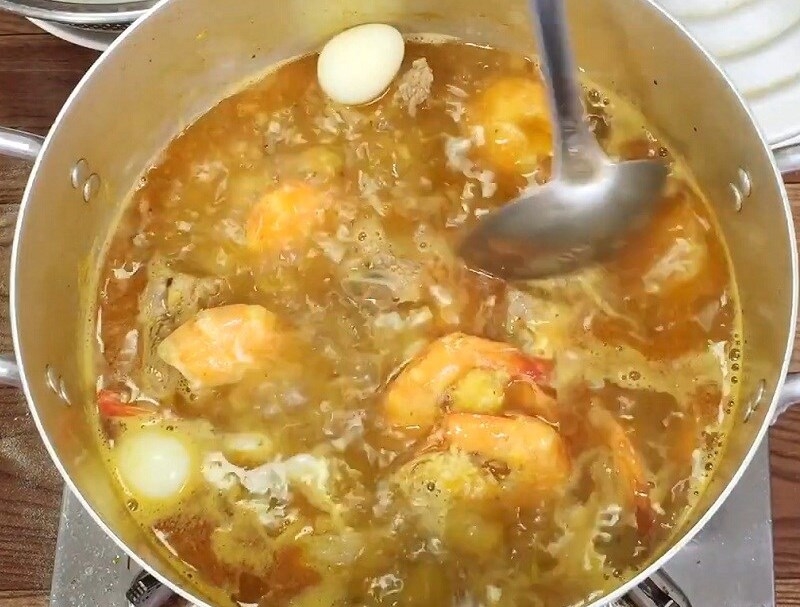 Đun nước dùng thơm phức