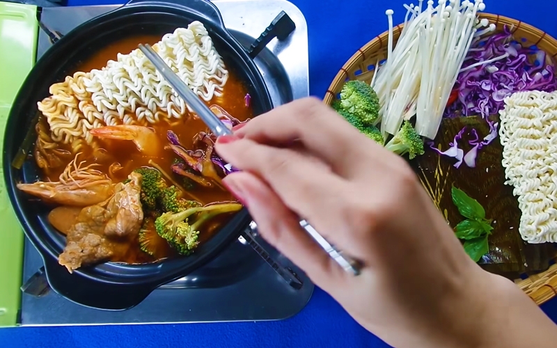 2 cách làm mì cay hải sản thơm ngon, hấp dẫn tại nhà và những lưu ý khi ăn mì cay3