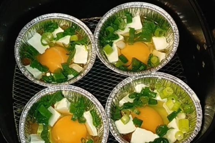 Trứng nướng bơ bằng nồi chiên không dầu