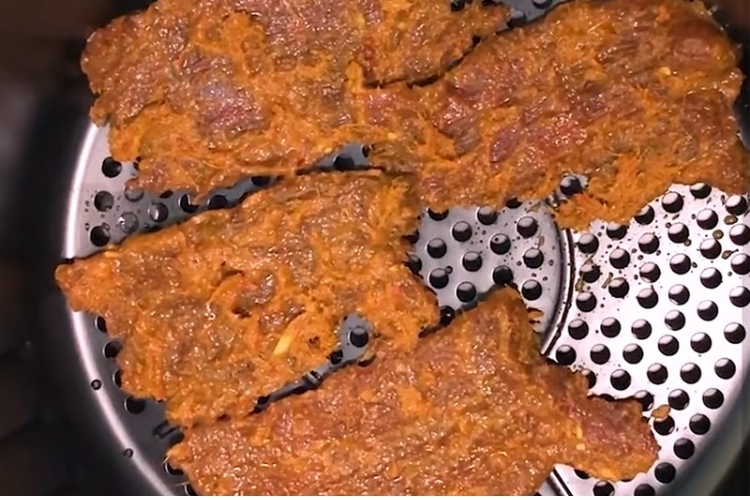 Nướng thịt bò bằng nồi chiên không dầu