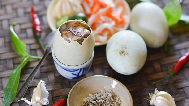 Cách ăn trứng vịt lộn xả xui cụ thể như thế nào? Một số lưu ý khi ăn trứng vịt lộn xả xui 1