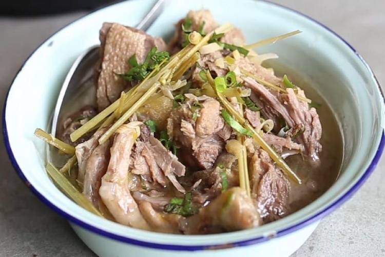 Hướng dẫn cách nấu vịt om sấu ngon, chuẩn vị miền Bắc, đơn giản và dễ làm tại nhà Hình 6