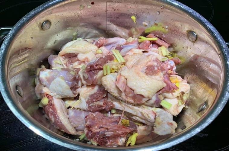 Hướng dẫn cách nấu vịt om sấu ngon, chuẩn vị miền Bắc, đơn giản và dễ làm tại nhà Hình 3