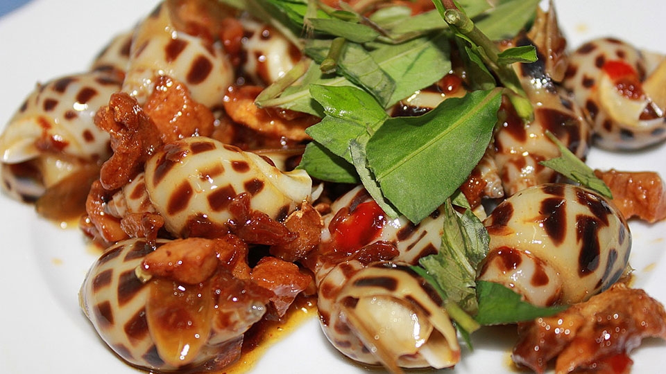 Thành phẩm món ốc xào me cực kỳ hấp dẫn