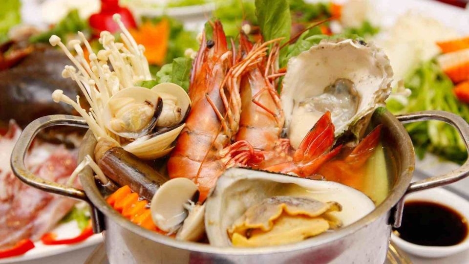 Lẩu hải sản thập cẩm chua cay đậm vị hấp dẫn