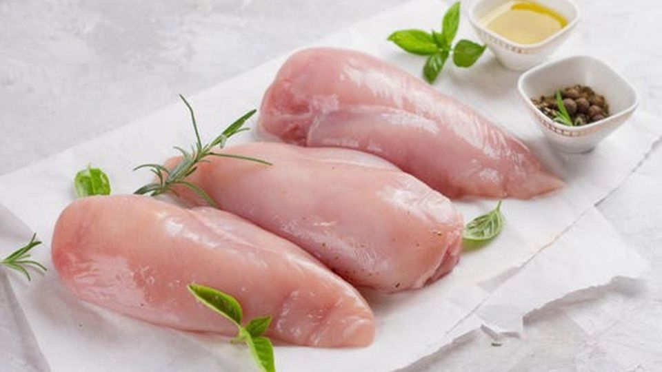 Ức gà là thực phẩm hỗ trợ tăng cân an toàn