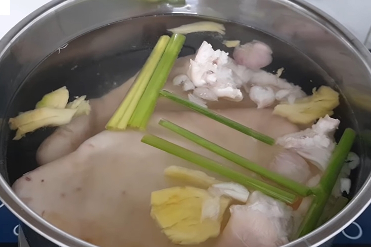 Tai heo sốt Thái (hình 5)