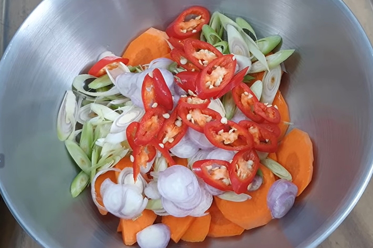 Tai heo sốt Thái (hình 6)