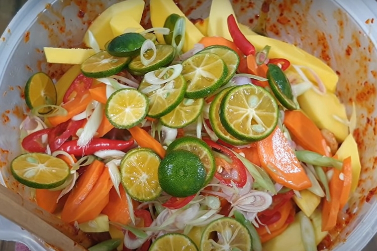 Tai heo sốt Thái (hình 8)