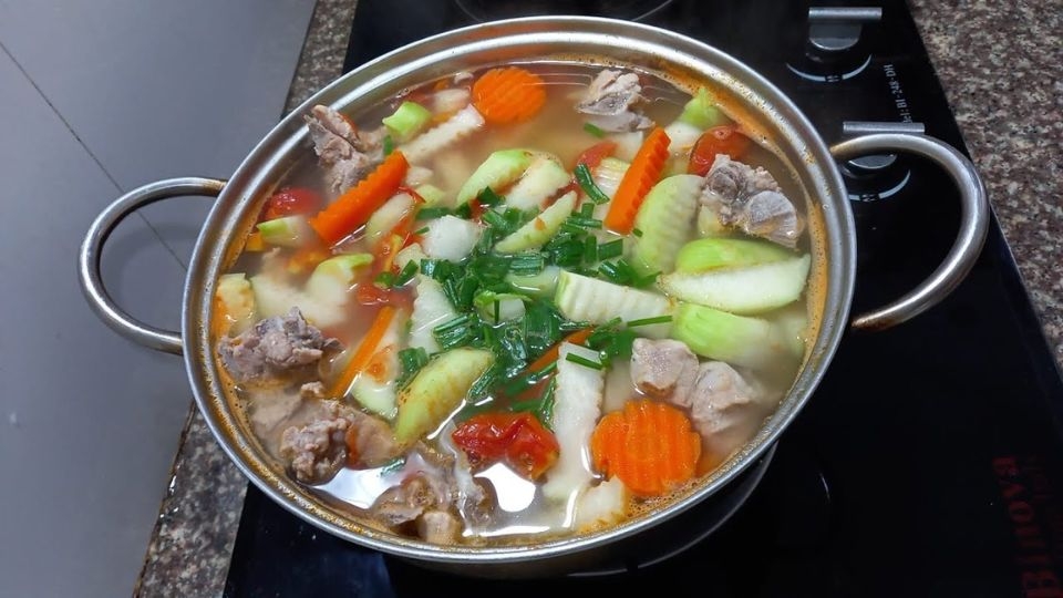 Canh su hào nấu xương 