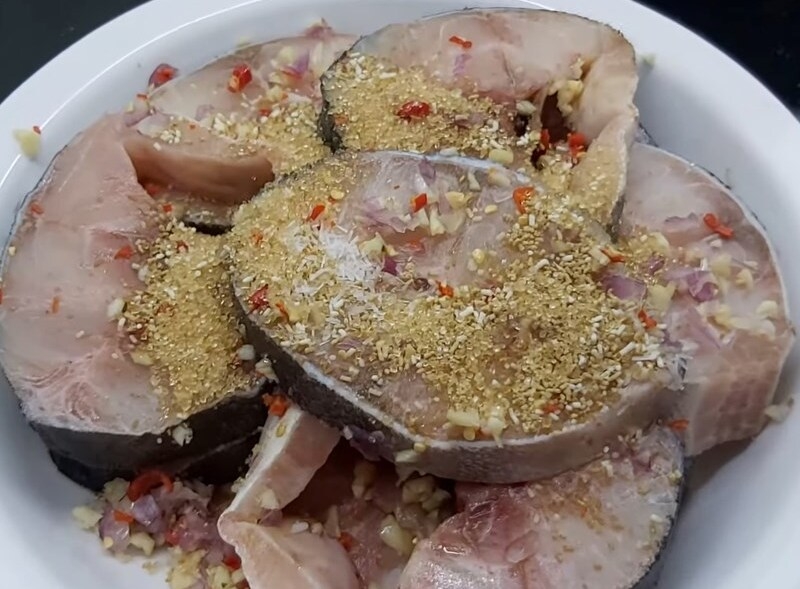 Tiến hành ướp cá