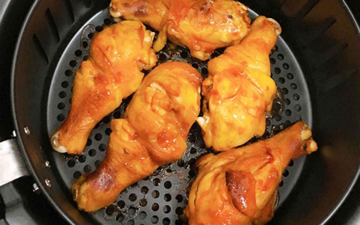 Bước 2: Chiên đùi gà