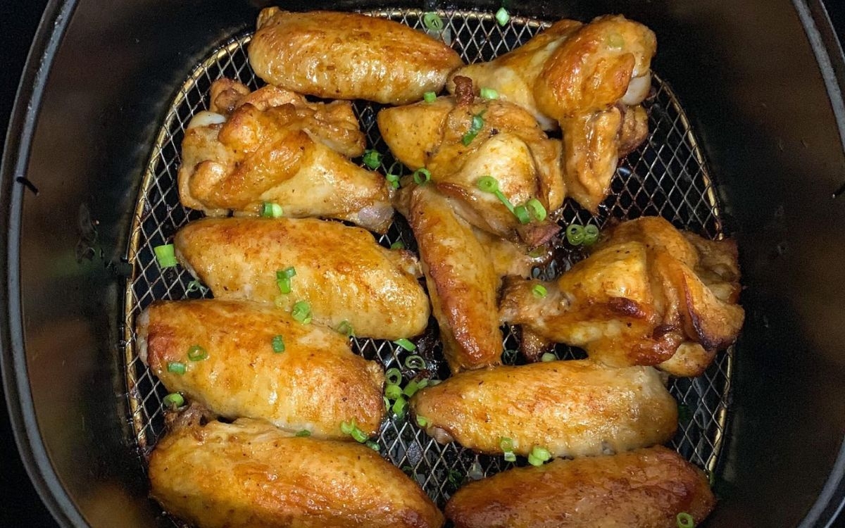 Bước 3: Chiên cánh gà