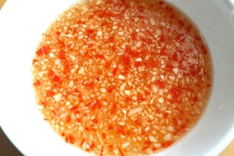 Pha nước mắm trộn gỏi cá trích