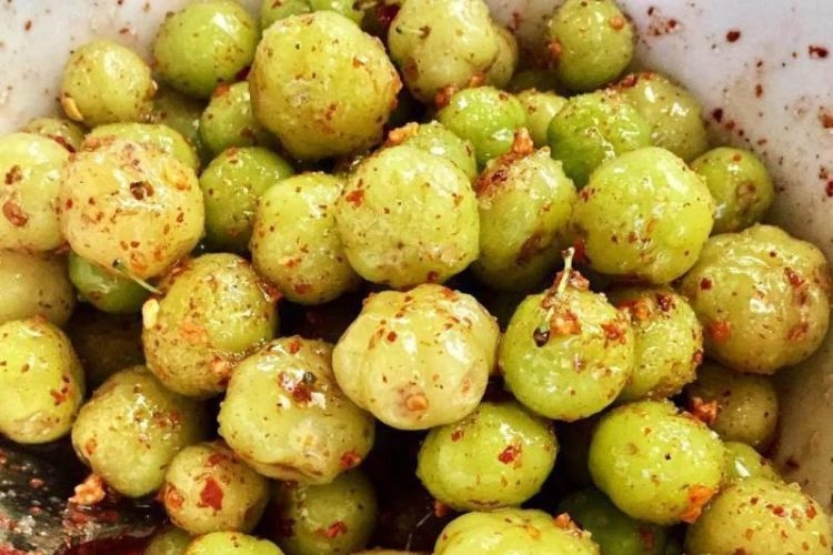 Chùm ruột xóc muối ớt chua cay, hấp dẫn
