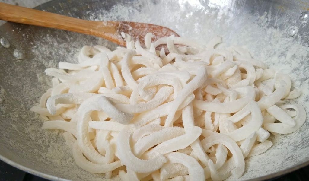 Cách làm mứt dừa trắng truyền thống đẹp mắt, không chảy nước, không cháy vàng 2