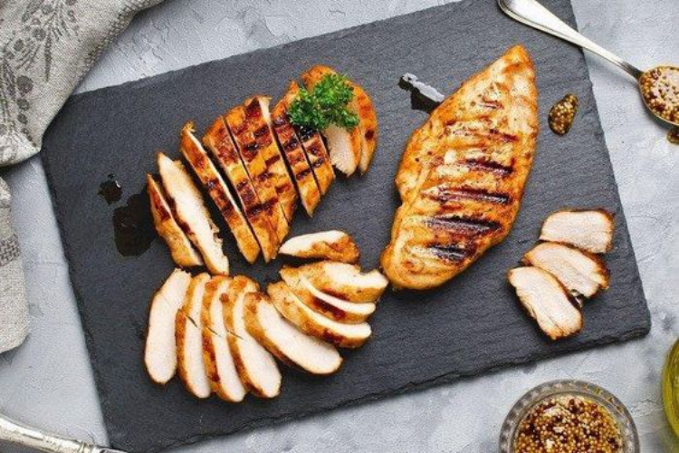 Nướng ức gà bằng nồi chiên không dầu