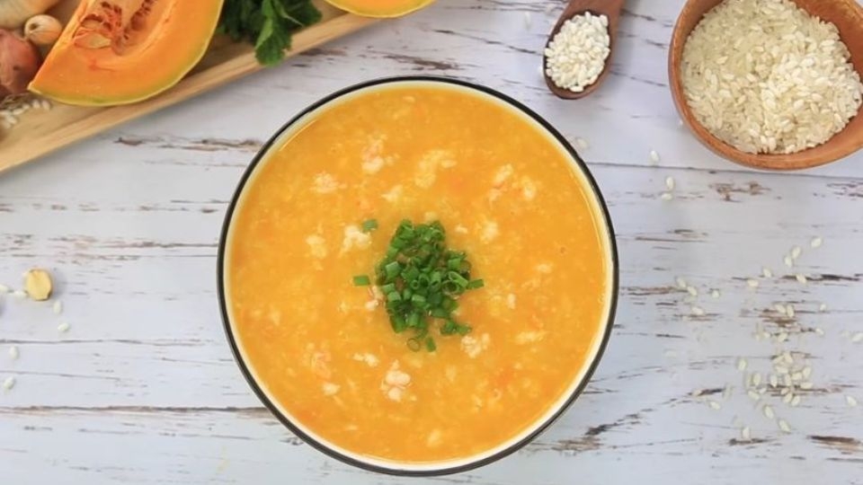 Cháo thịt heo, bí đỏ và cà rốt